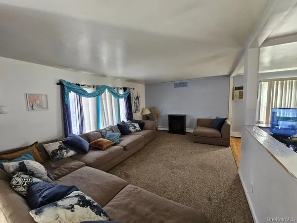 $749,999 | 5 Ireland Place, Copiague, NY 11726