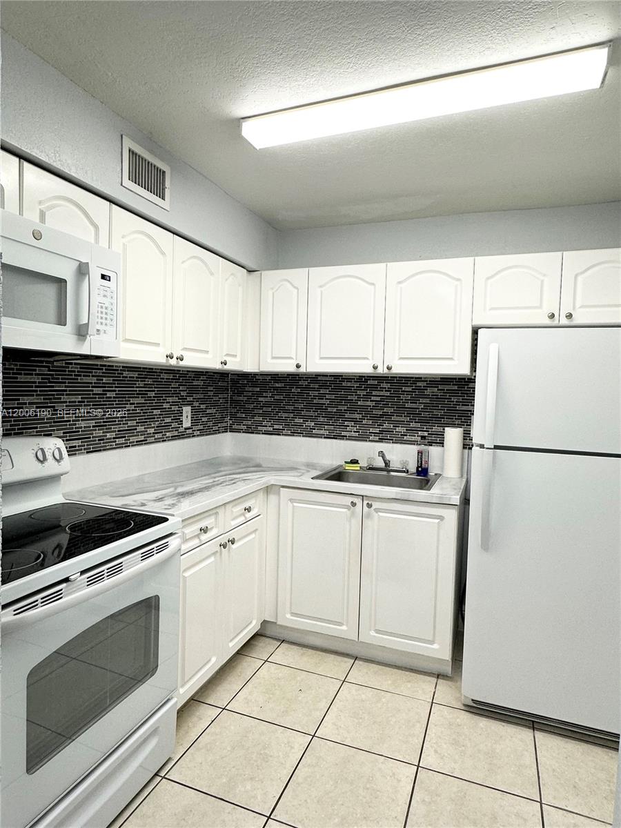 9403-9405 Southwest 76th Street, Unit Y32 Miami, FL 33173 - Photo 1 of 13