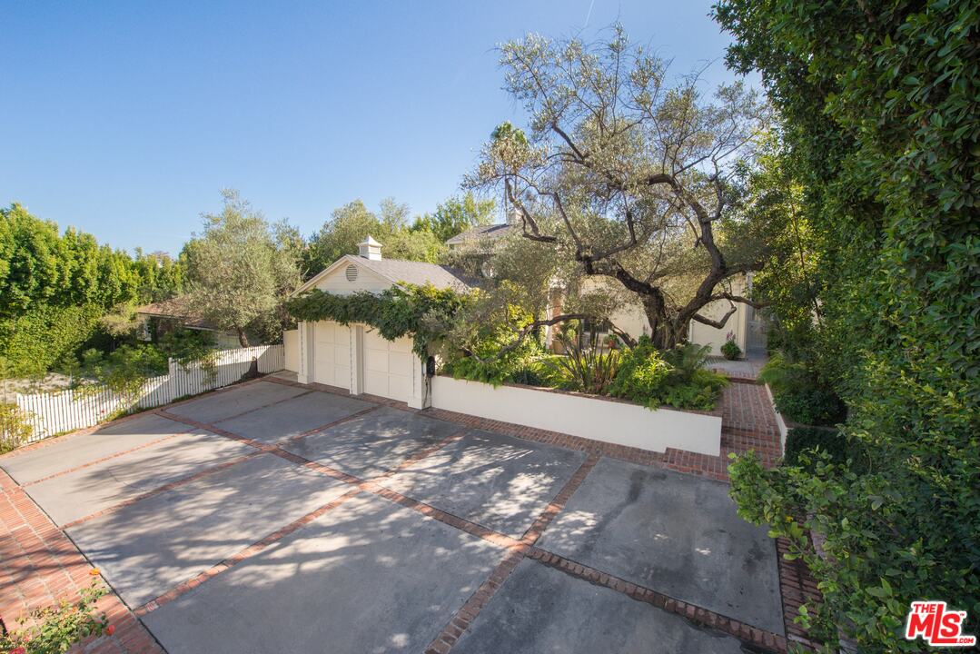 12424 Sunset Boulevard Los Angeles, CA 90049 - Photo 2 of 48