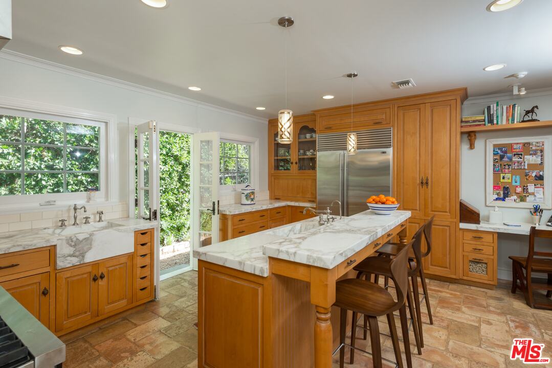 12424 Sunset Boulevard Los Angeles, CA 90049 - Photo 18 of 48