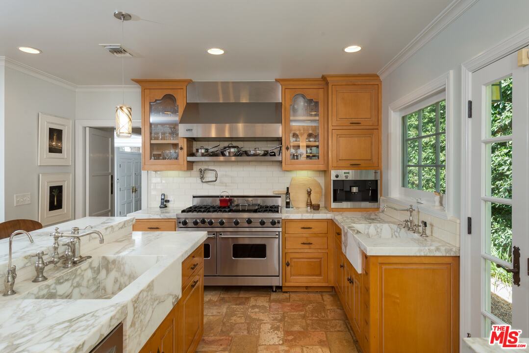 12424 Sunset Boulevard Los Angeles, CA 90049 - Photo 19 of 48