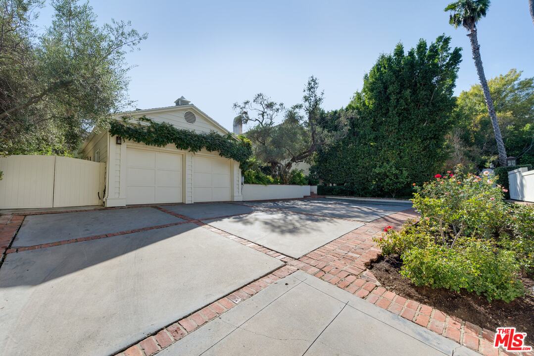 12424 Sunset Boulevard Los Angeles, CA 90049 - Photo 3 of 48