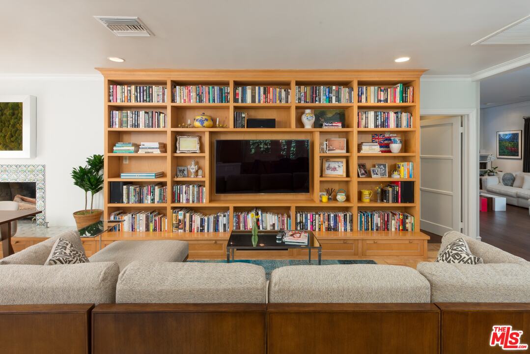 12424 Sunset Boulevard Los Angeles, CA 90049 - Photo 21 of 48