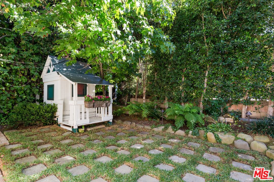 12424 Sunset Boulevard Los Angeles, CA 90049 - Photo 40 of 48