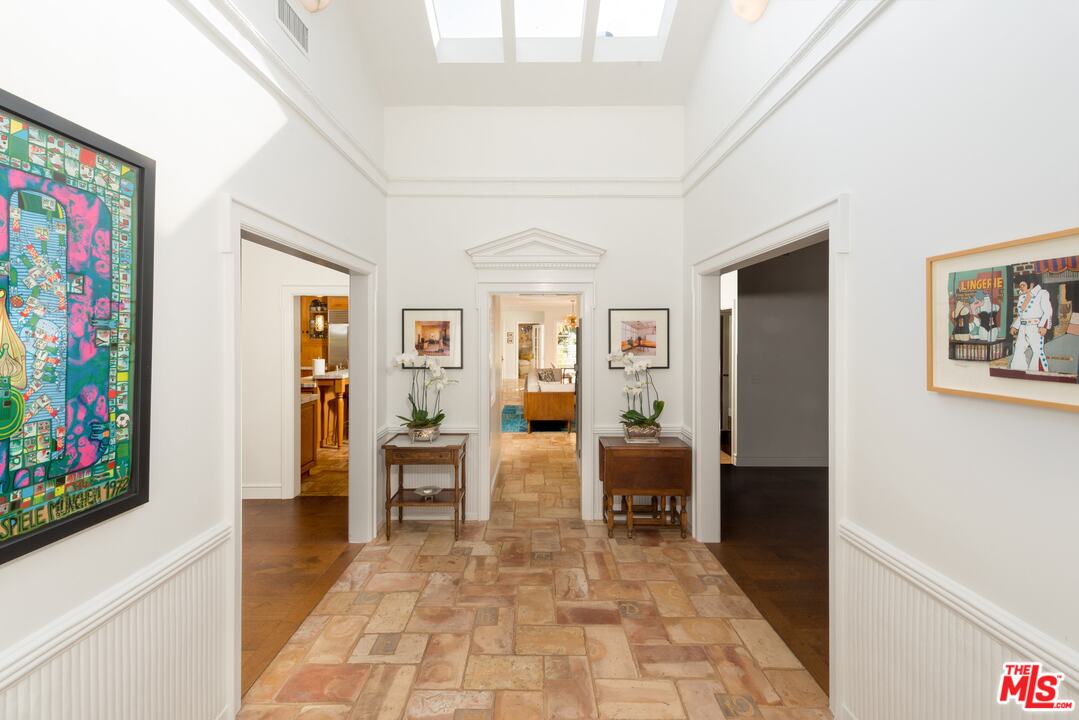 12424 Sunset Boulevard Los Angeles, CA 90049 - Photo 9 of 48