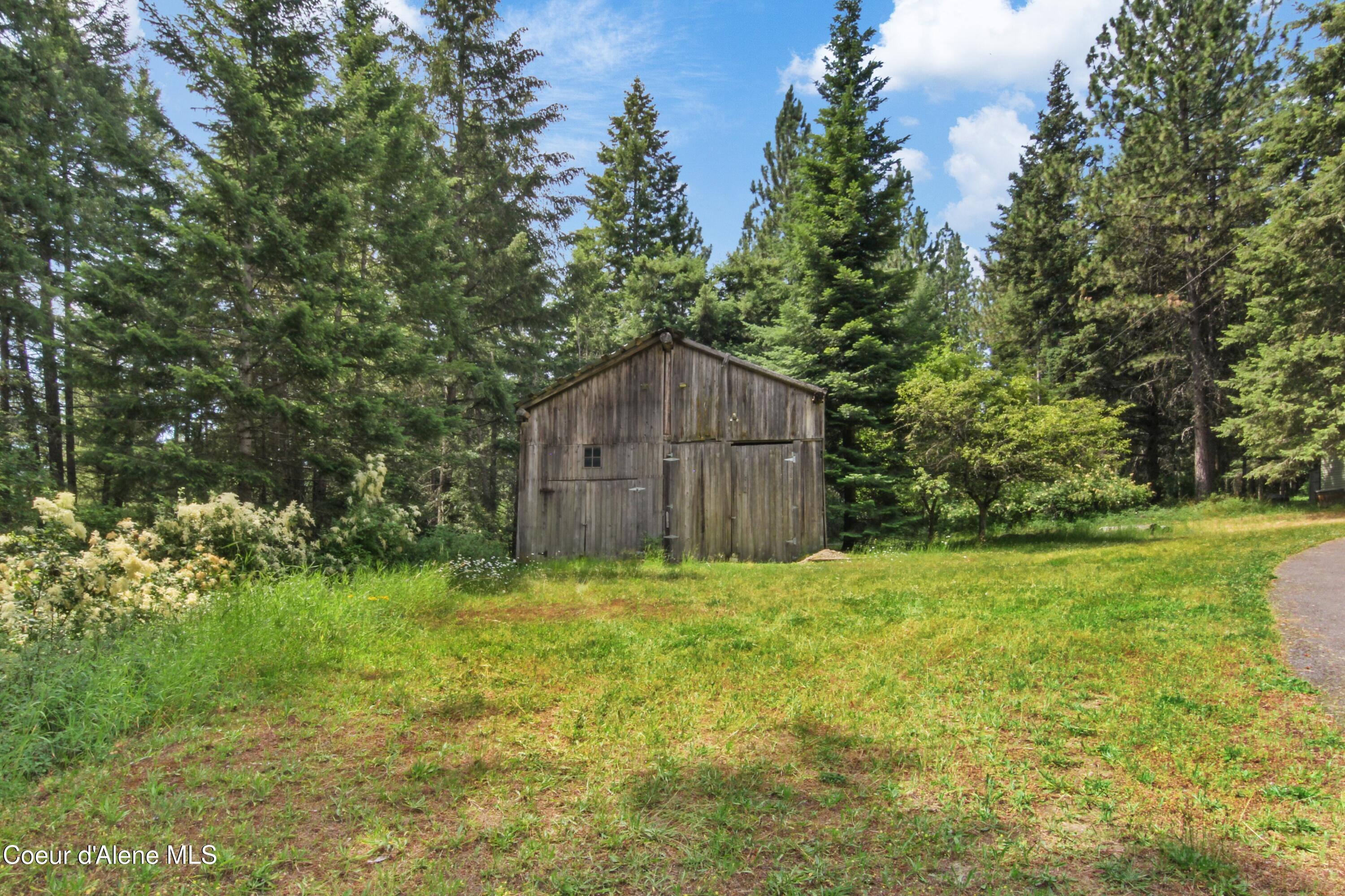 150 Denali Road Sagle, ID 83860 - Photo 3 of 40 002_Barn