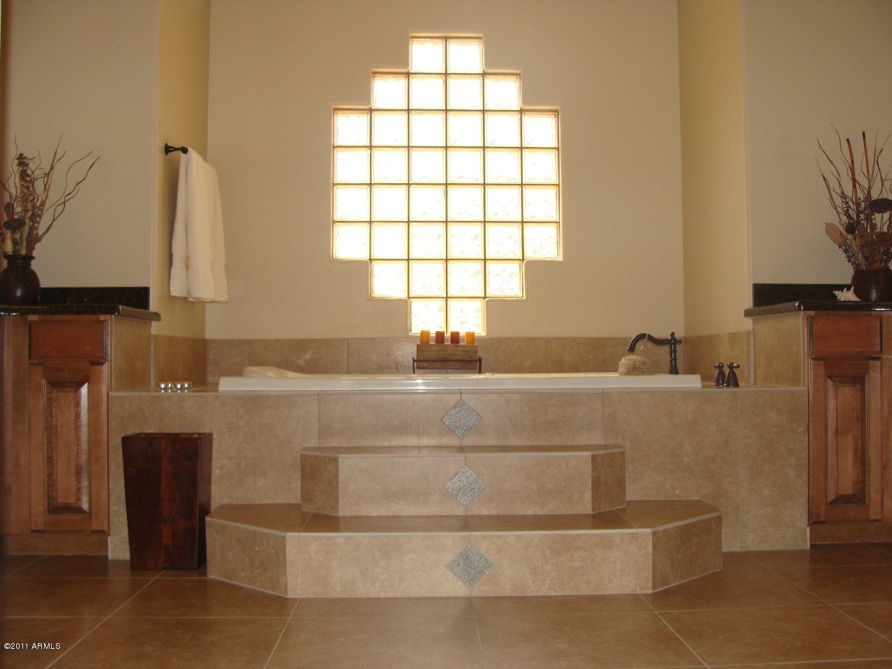 1720 West Irvine Road Phoenix, AZ 85086 - Photo 23 of 35 Master Bath Tub
