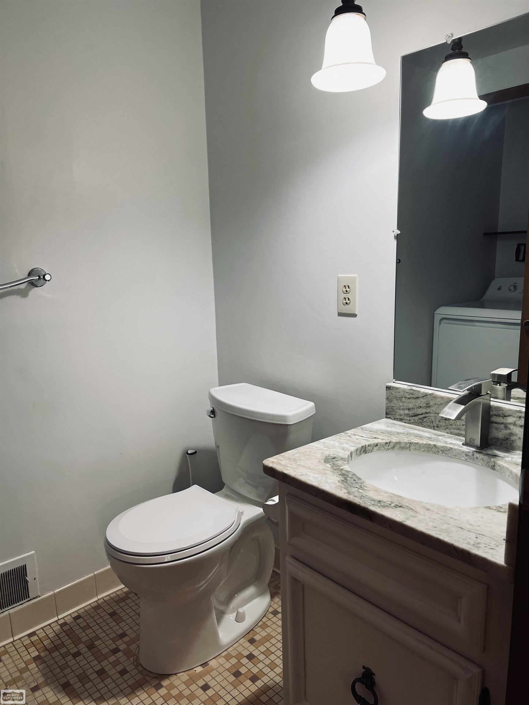 34025 Mulvey Road Fraser, MI 48026 - Photo 13 of 26 Half Bath with Granite