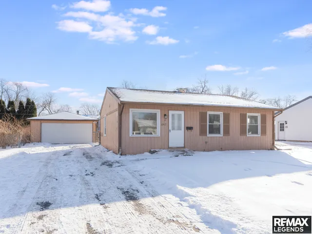 $285,000 | 1917 Linden Avenue, Hanover Park, IL 60133
