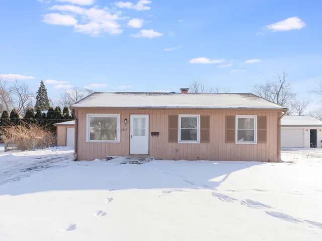 $285,000 | 1917 Linden Avenue, Hanover Park, IL 60133