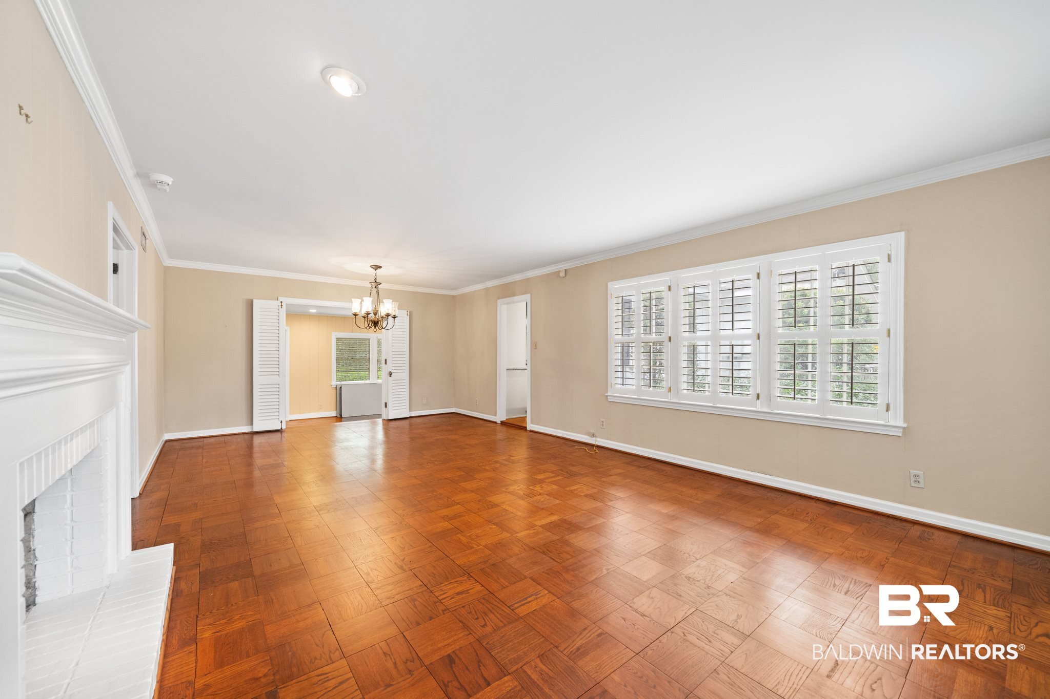 420 Byron Avenue East Mobile, AL 36609 - Photo 4 of 38