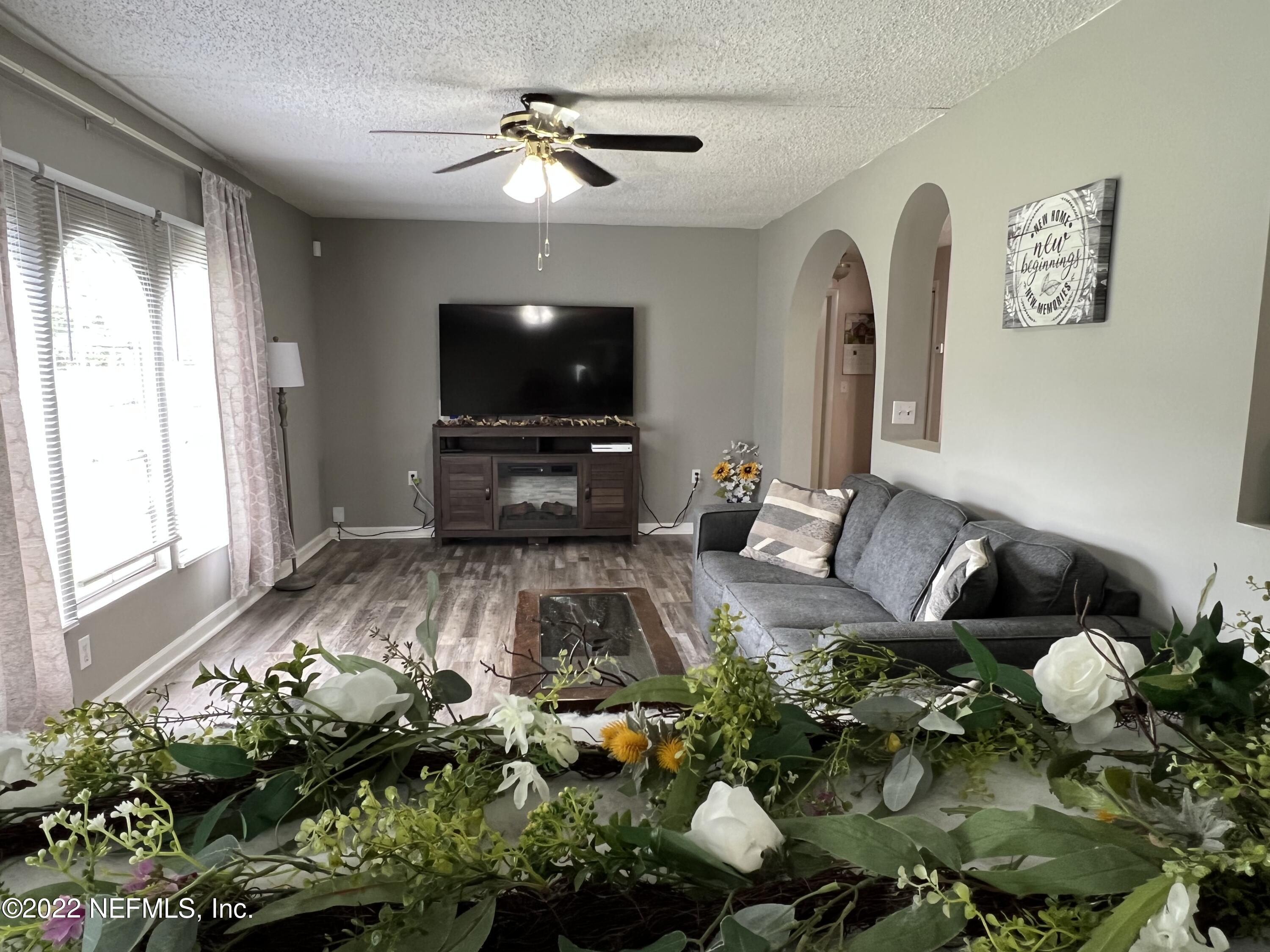 1331 Nolan Road Middleburg, FL 32068 - Photo 4 of 41 living2