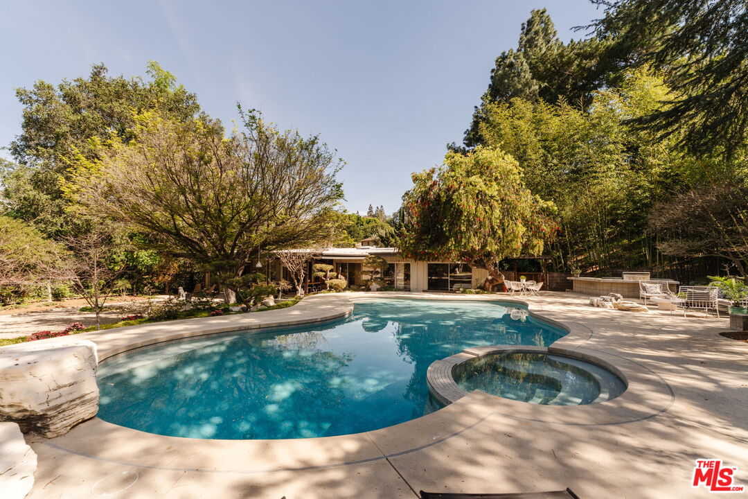 3493 Valley Meadow Road Sherman Oaks, CA 91403 - Photo 6 of 30
