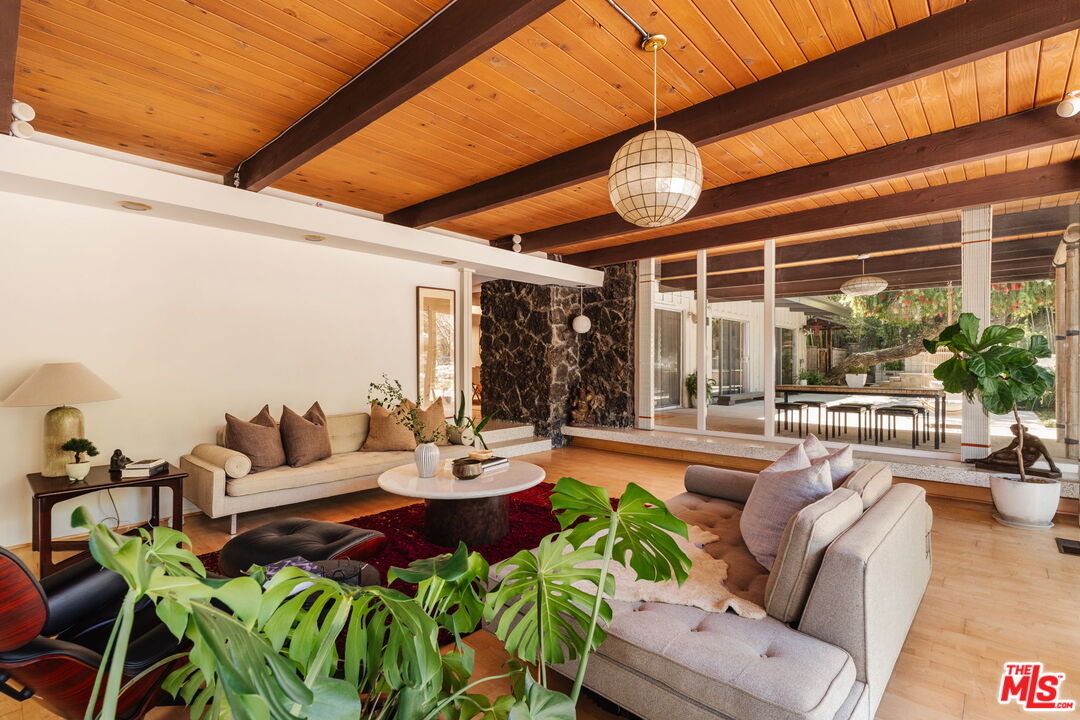 3493 Valley Meadow Road Sherman Oaks, CA 91403 - Photo 8 of 30