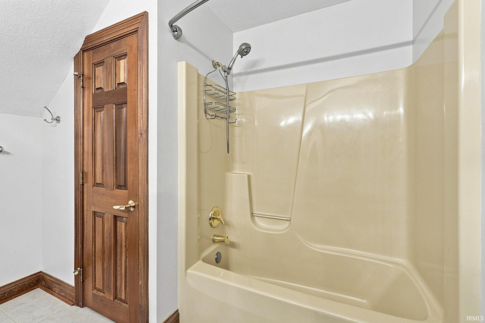 306 Hunters Ridge Auburn, IN 46706 - Photo 34 of 45 Gallery Image 34