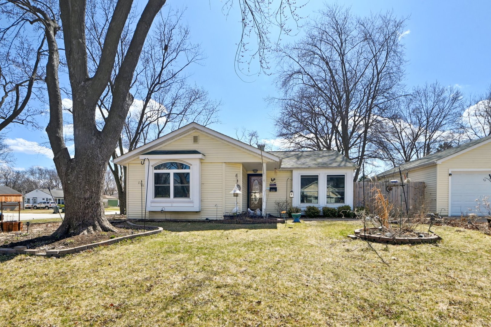 2101 Crane Court Rolling Meadows, IL 60008 - Photo 3 of 33