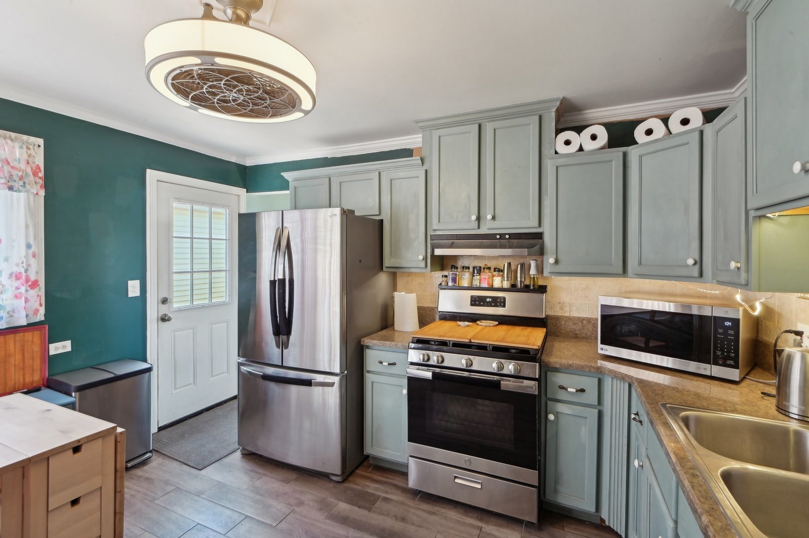 2101 Crane Court Rolling Meadows, IL 60008 - Photo 9 of 33