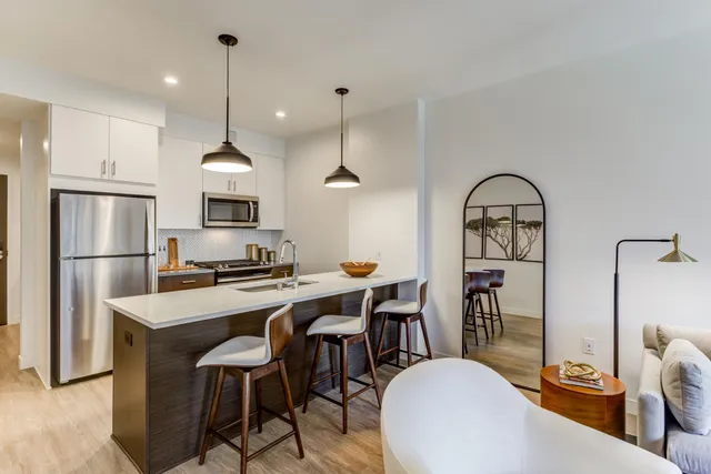 $1,423 | 270 Hennepin Avenue, Unit 616, Minneapolis, MN 55401