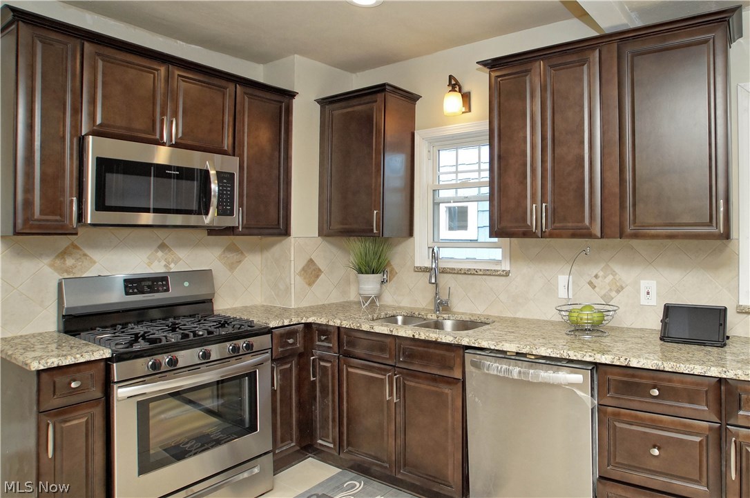 3839 Northampton Road Cleveland Heights, OH 44121 - Photo 4 of 19