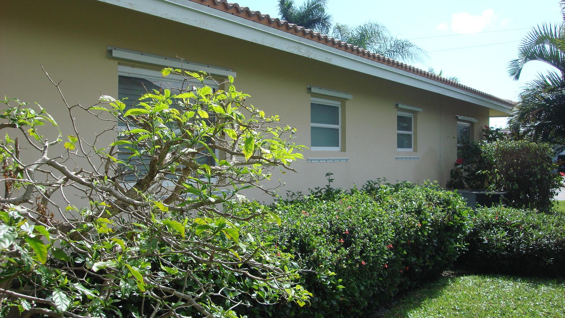 1045 Southwest 13th Street Boca Raton, FL 33486 - Photo 3 of 19 South Side