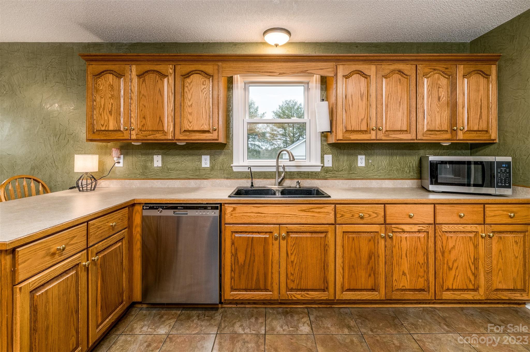4105 Davis Road Maiden, NC 28650 - Photo 12 of 33 Gallery Image 12