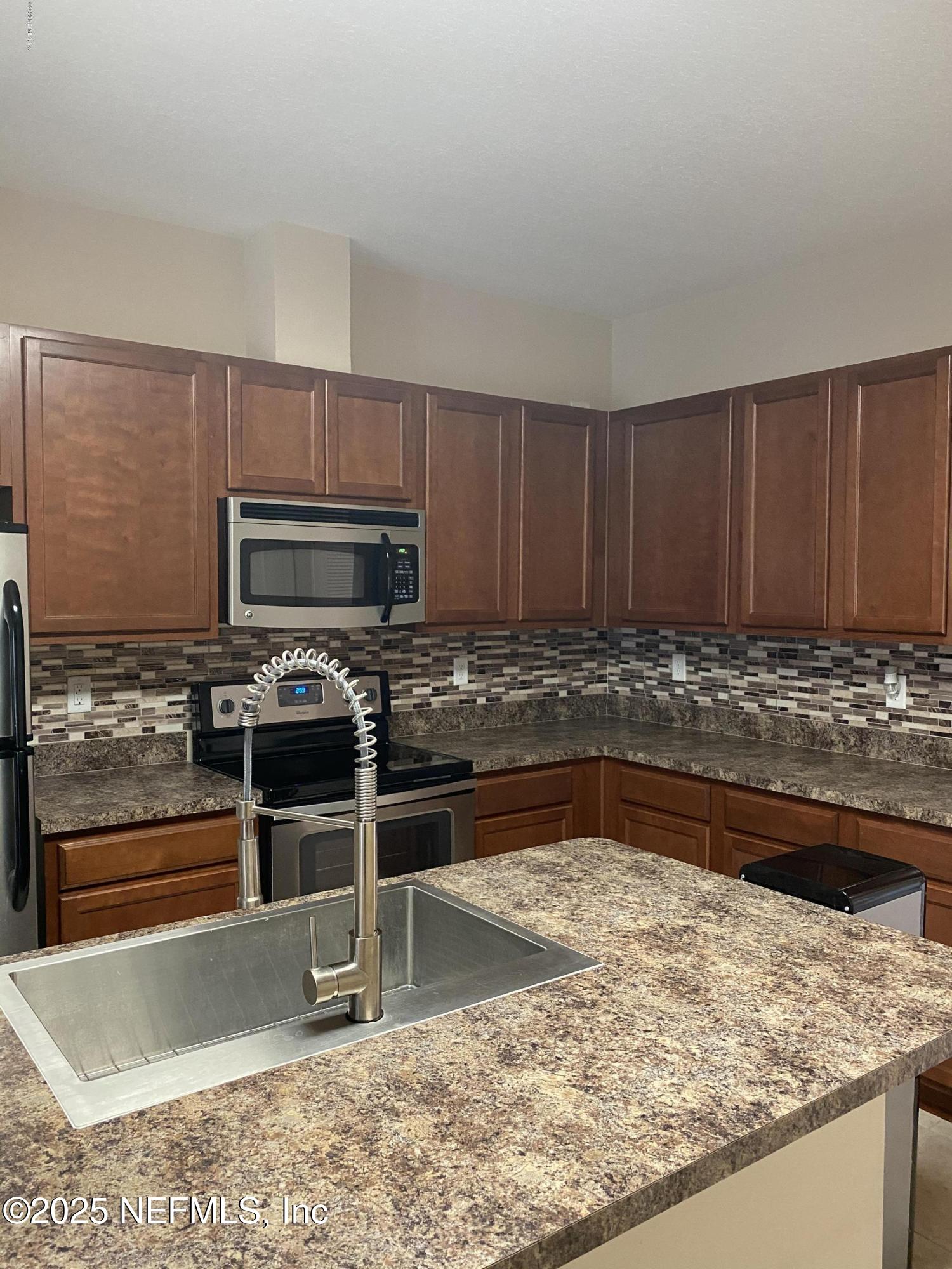 4220 Plantation Oaks Boulevard, Unit 1812 Orange Park, FL 32065 - Photo 8 of 38 Kitchen