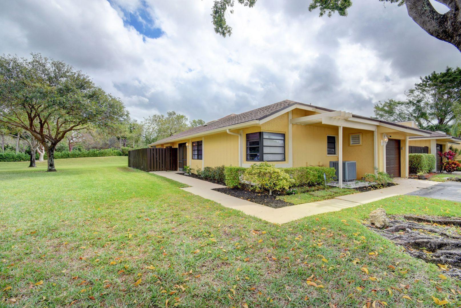 22710 Vistawood Way Boca Raton, FL 33428 - Photo 2 of 27 Quiet Corner Unit