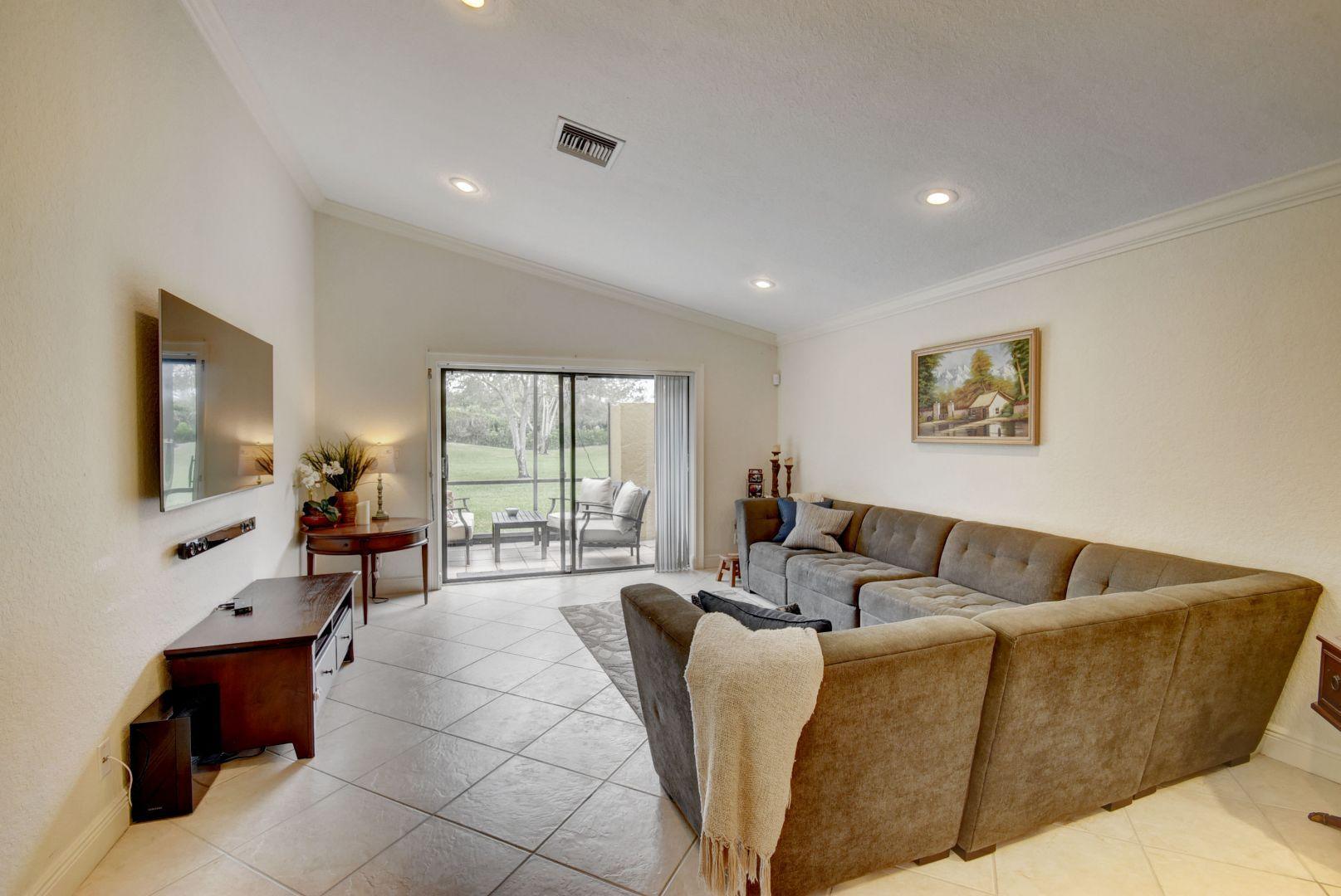 22710 Vistawood Way Boca Raton, FL 33428 - Photo 7 of 27 Vaulted Ceilings