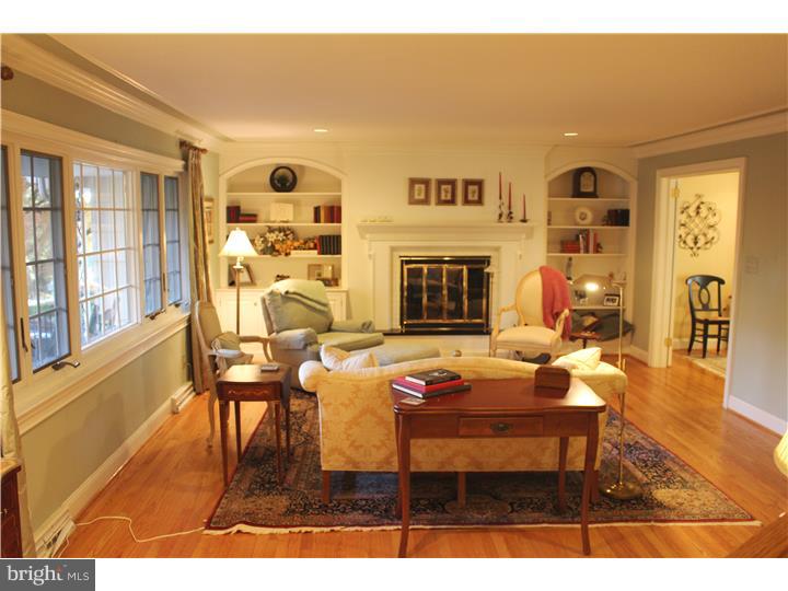 312 Maple Avenue Swarthmore, PA 19081 - Photo 4 of 25 Living Room