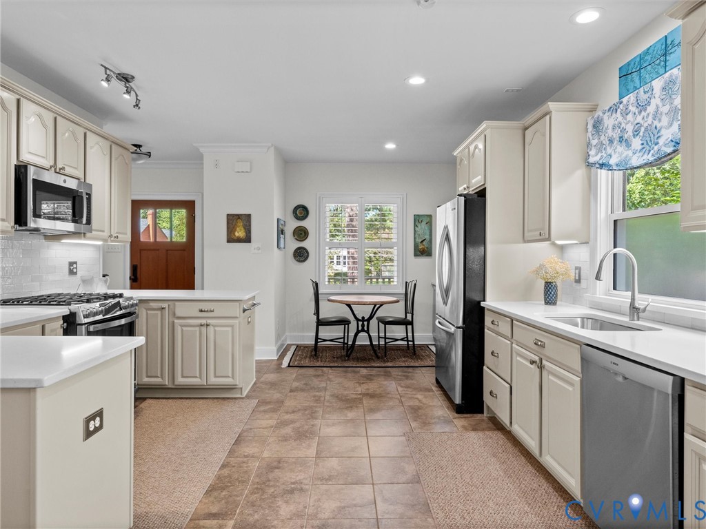 7723 Stuart Hall Road Henrico, VA 23229 - Photo 18 of 42 White shaker-style cabinetry with chrome hardware,