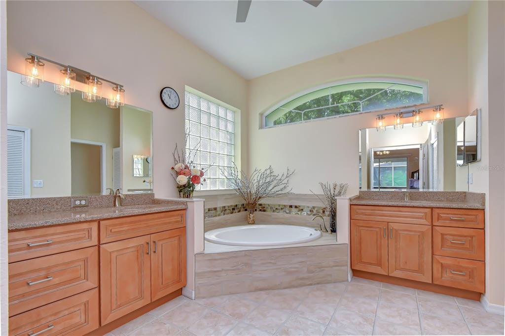 4916 Willow Ridge Terrace Valrico, FL 33596 - Photo 19 of 38