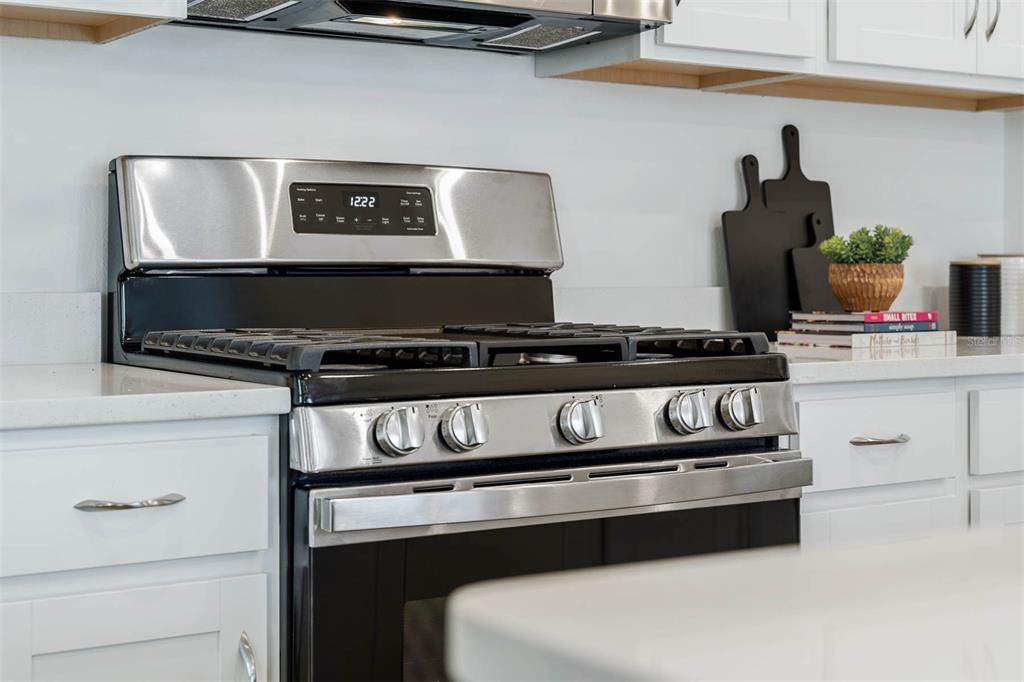 1808 Shadow Box Bend St. Cloud, FL 34771 - Photo 17 of 40 a close view of a stove sitting inside of a kitchen