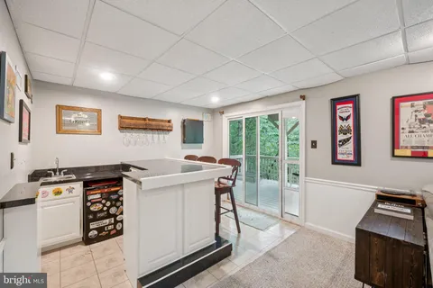a view of a livingroom with washer and dryer