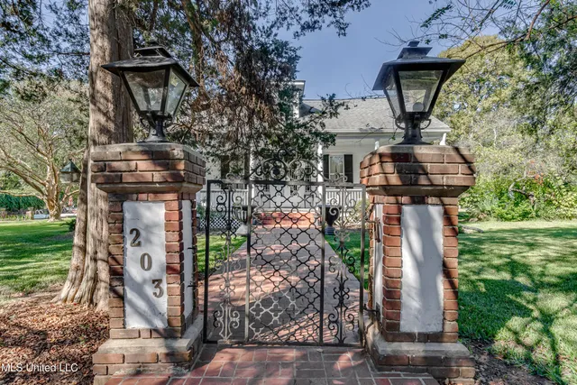 $424,900 | 203 Pearl Street, Brandon, MS 39042