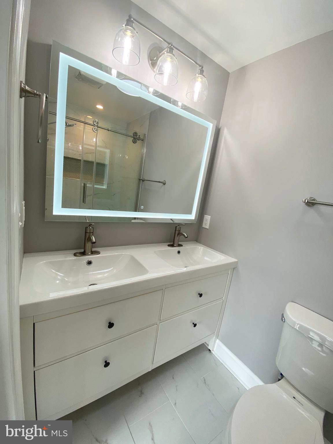 38 Anacostia Road Northeast Washington, DC 20019 - Photo 8 of 21 Master Bathroom suite