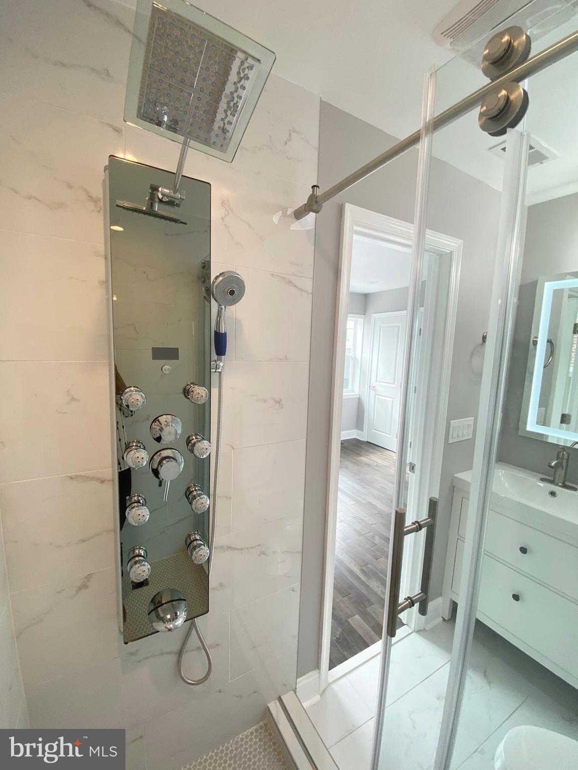 38 Anacostia Road Northeast Washington, DC 20019 - Photo 9 of 21 Master bathroom