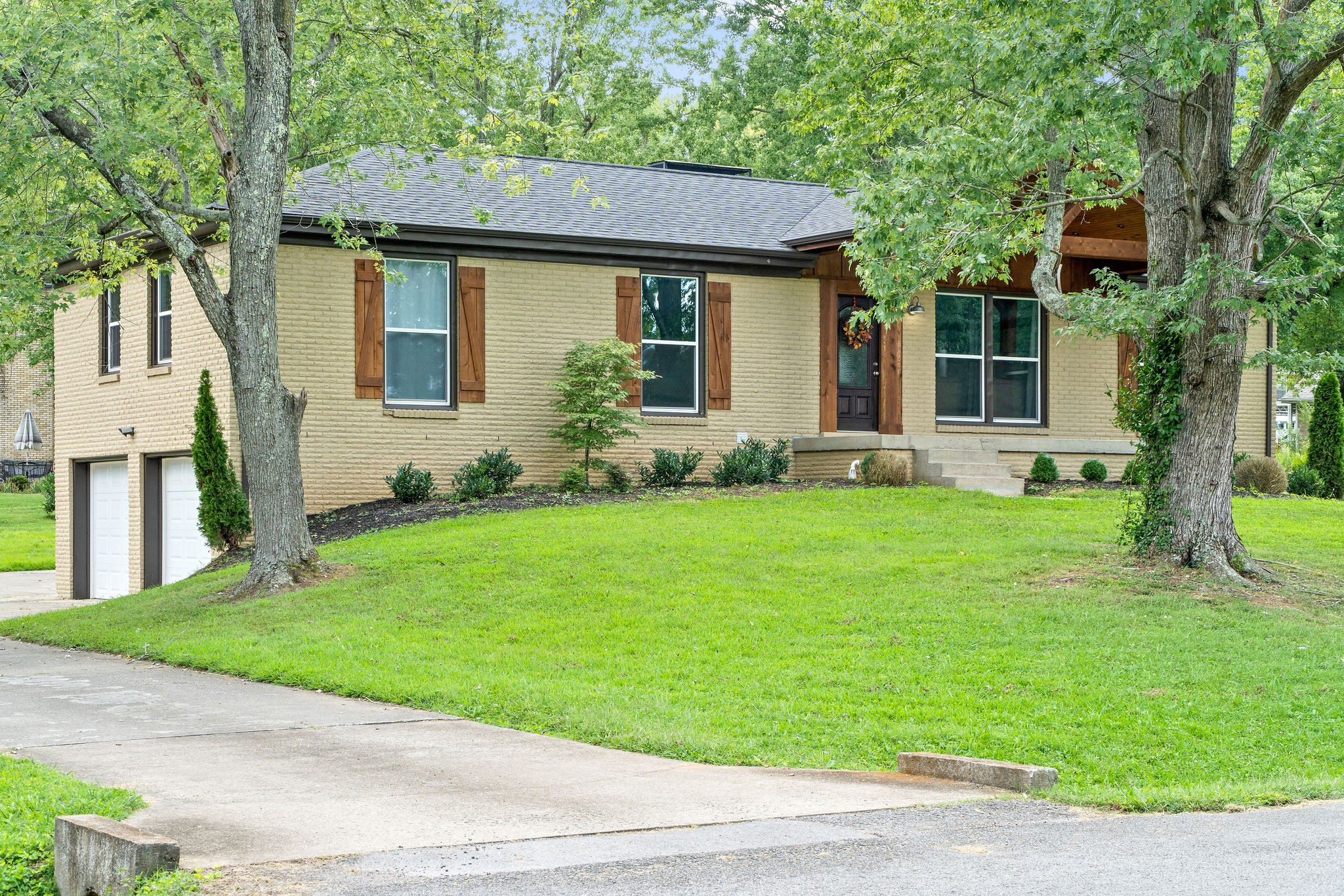 2158 Post Road Clarksville, TN 37043 - Photo 4 of 30 a front view of a house with garden