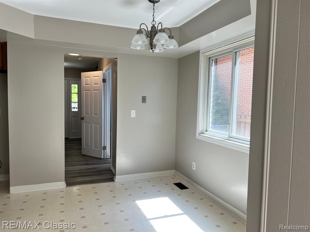 1953 Broadstone Road Grosse Pointe Woods, MI 48236 - Photo 17 of 43