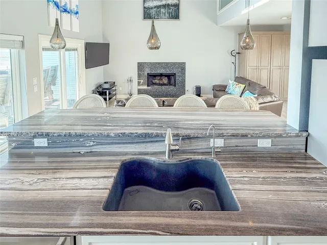 $1,245,000 | 115 A Mar Vista Court, Surfside Beach, TX 77541