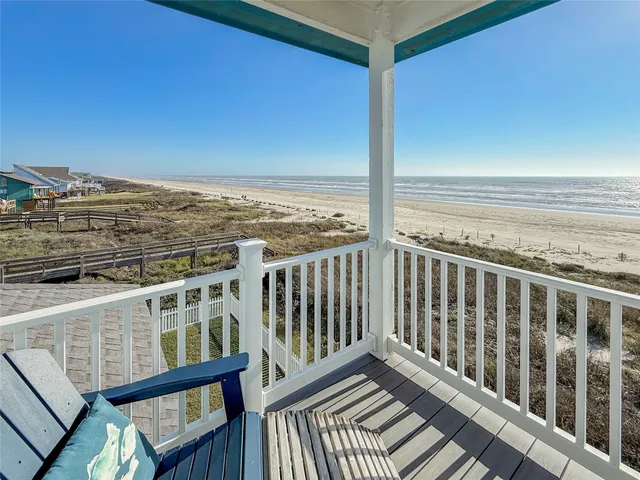 $1,245,000 | 115 A Mar Vista Court, Surfside Beach, TX 77541