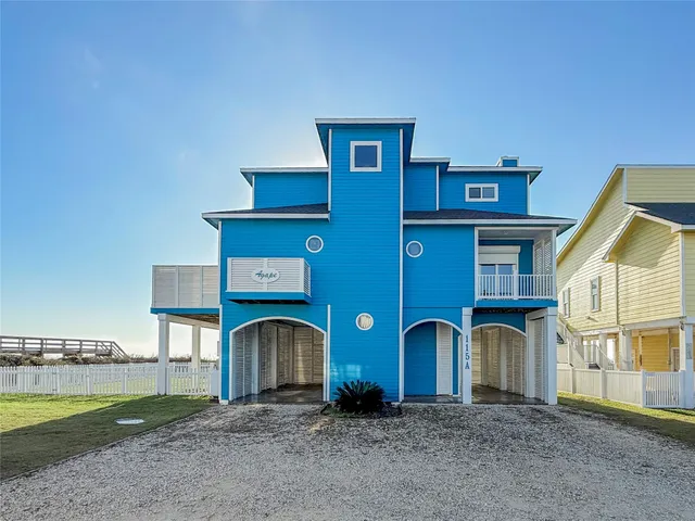$1,245,000 | 115 A Mar Vista Court, Surfside Beach, TX 77541