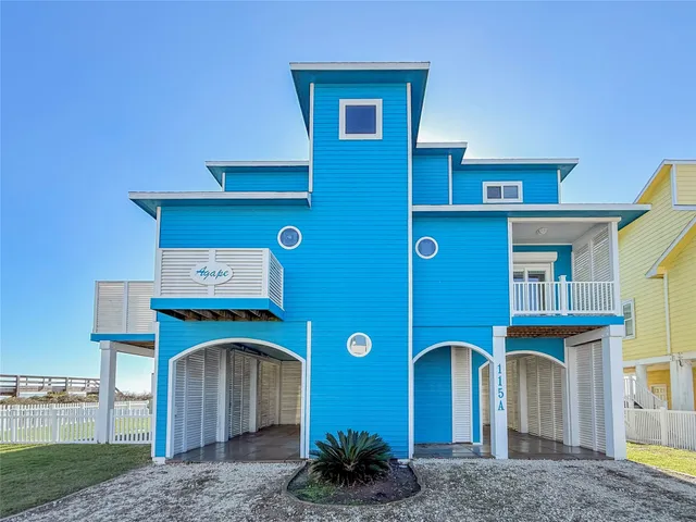 $1,245,000 | 115 A Mar Vista Court, Surfside Beach, TX 77541