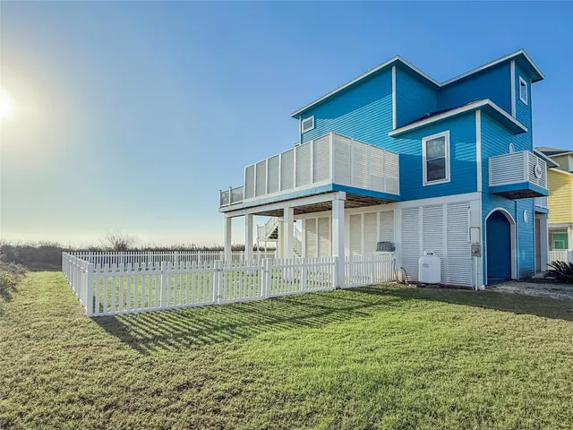 $1,245,000 | 115 A Mar Vista Court, Surfside Beach, TX 77541