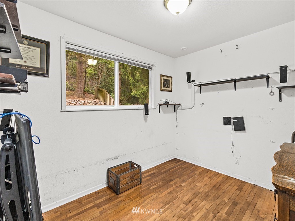 14926 Southeast Allen Road Bellevue, WA 98006 - Photo 14 of 22