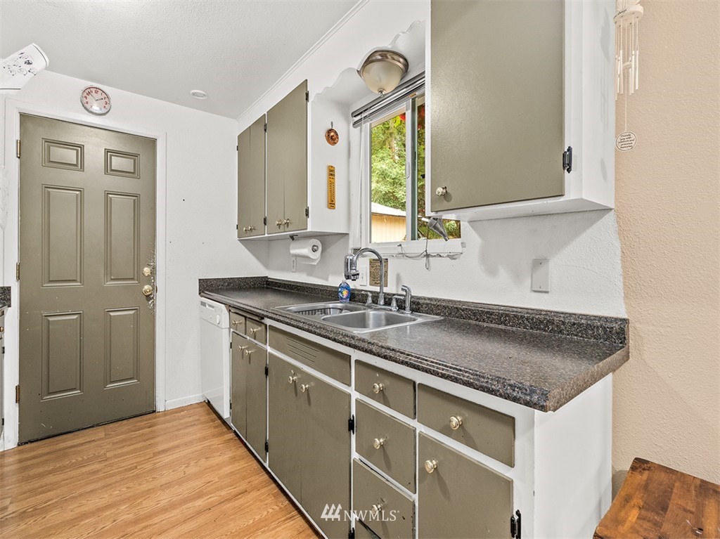 14926 Southeast Allen Road Bellevue, WA 98006 - Photo 15 of 22