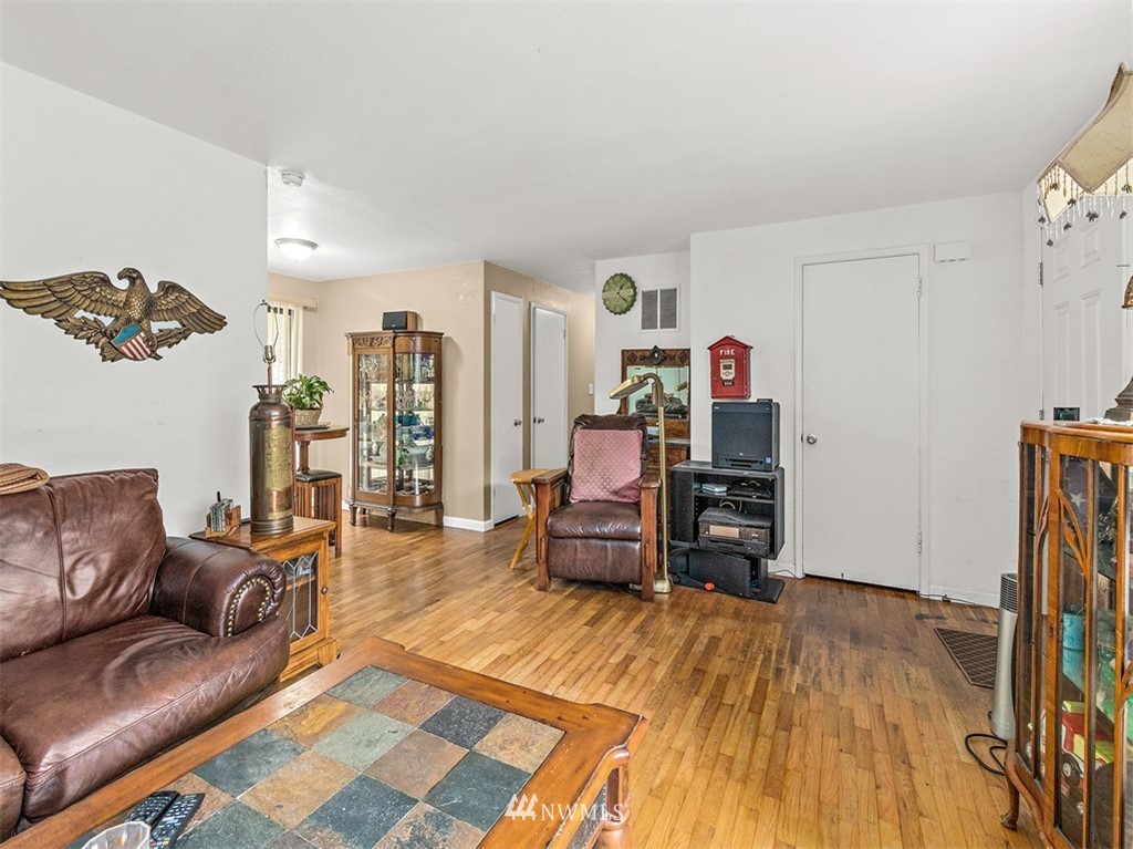 14926 Southeast Allen Road Bellevue, WA 98006 - Photo 8 of 22