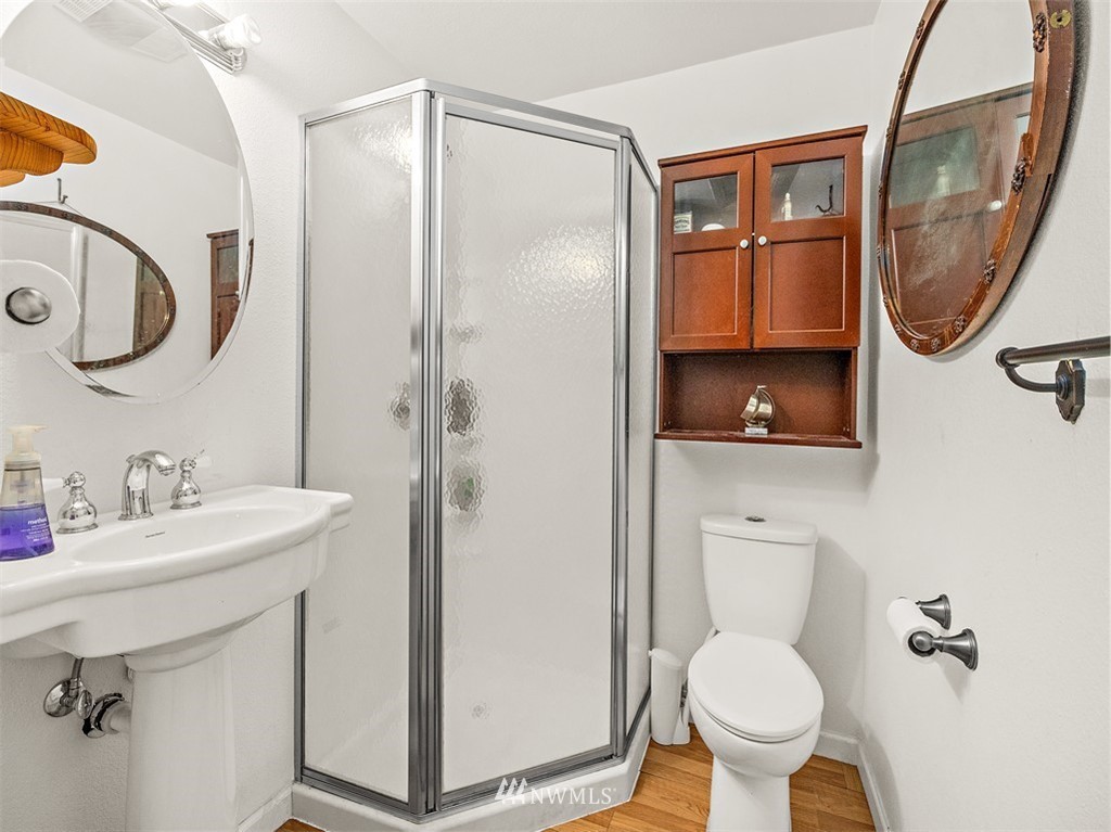 14926 Southeast Allen Road Bellevue, WA 98006 - Photo 10 of 22