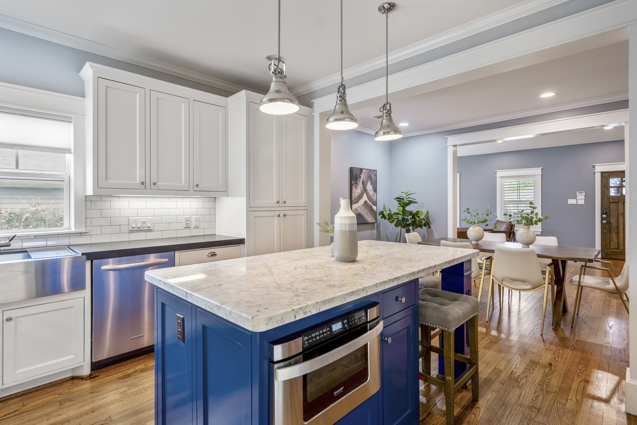 823 East 27th Street Houston, TX 77009 - Photo 18 of 49 a open kitchen with stainless steel appliances granite countertop a kitchen island a stove a table and chairs