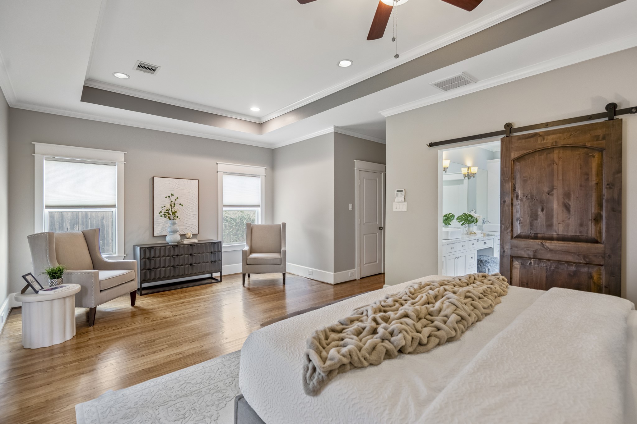 823 East 27th Street Houston, TX 77009 - Photo 22 of 49 a bedroom with a bed window and couch