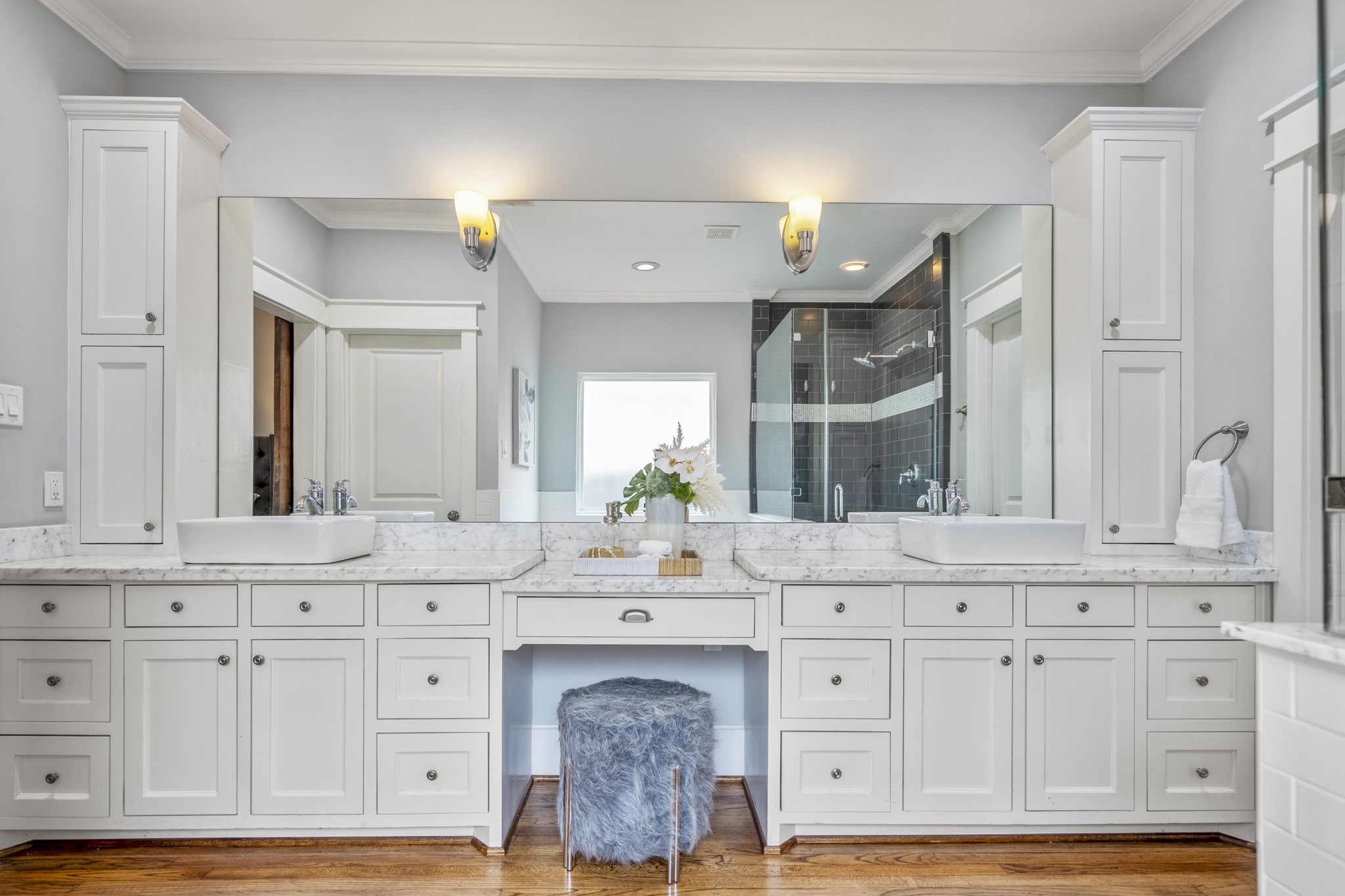 823 East 27th Street Houston, TX 77009 - Photo 25 of 49 a bathroom with white cabinets and sink